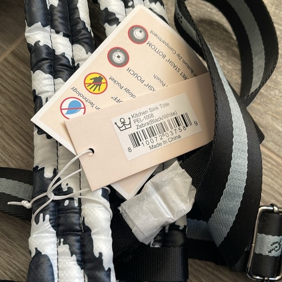 Oliver Thomas/Peloton Zebra Kitchen sink tote. NWT - Picture 3 of 6